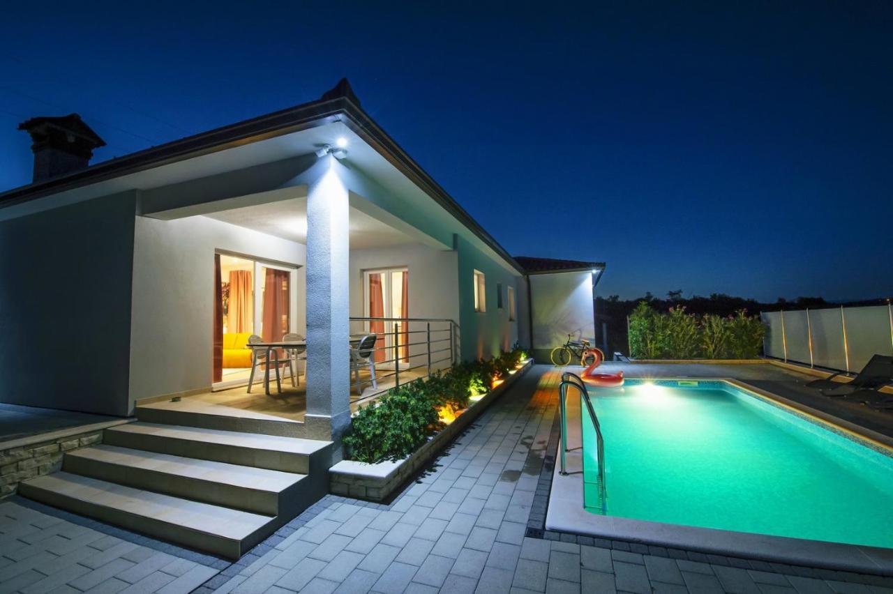 Villa La Casa De Papel à Labin  Extérieur photo